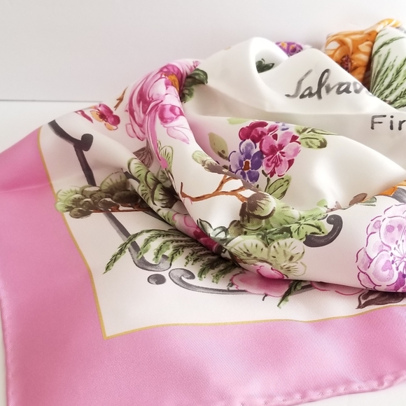Salvatore Ferragamo Ceramica Print Silk Square Scarf Avorio Rose - Picture 3 of 10